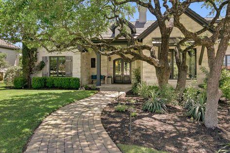 This stunning French Country-inspired estate was designed by John Siemering Homes, located in the Bee Creek Estates, in Spicewood, Texas. Country Estate Landscaping, Texas Hill Country Decor, Ranch Architecture, Farmhouse Entrance, Spicewood Texas, Beach House Getaway, Apple Crisps, Cotswold House, Hacienda Homes