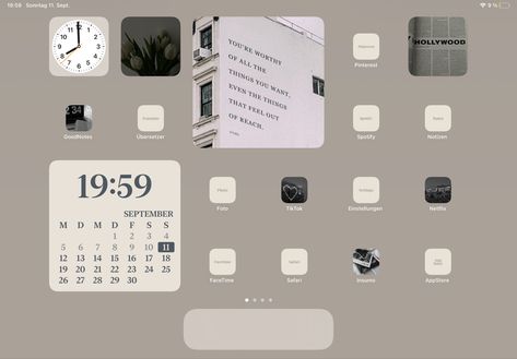 Ios 17 Ipad Ideas, Ipad Homescreen Ideas Student, Ipad Setup Homescreen Ideas, Aesthetic Ipad Homescreen Layout School, College Ipad Wallpaper, Ipad Asthetic Homescreen Ideas, Ipad Widget Layout Ideas, Asthetic Ipad Organization, Ipad Homescreen Inspo Aesthetic