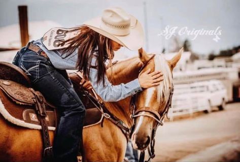 Hailey Kinsel, Barrel Racer, Barrel Racing, Role Model, Barrel, Cowboy