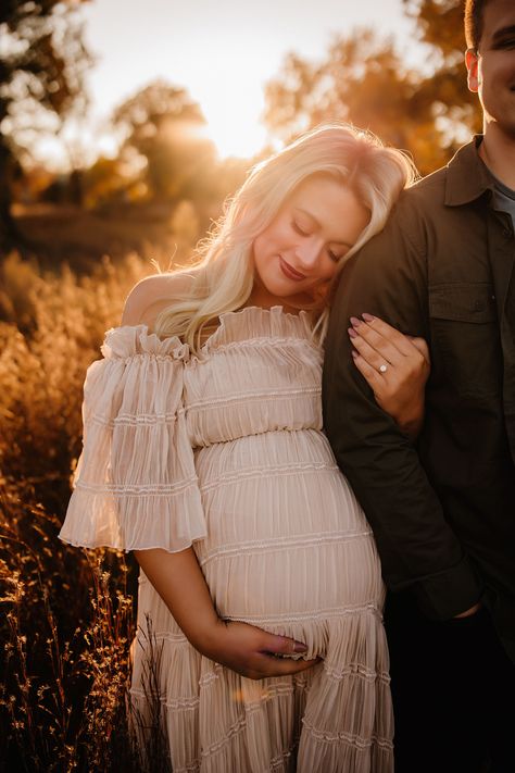 How To Pose Maternity Photos, Maternity Photo Shoot Spring, Maternity Pics Mom Only, Outdoor Sunset Maternity Photos, Maternity Shoot Field Sunset, Classy Maternity Shoot Outdoor, Maternity Photography With Sonography, Simple Maternity Poses, Spring Outdoor Maternity Photos