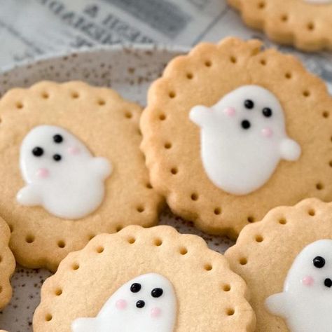 Yukiko Tanzi on Instagram: "Thumbprint ghost cookies 👻 For the cookie dough 225g (1 cup) softened butter 150g (1 1/2 cups) caster sugar 1 egg 1 tsp vanilla extract/ paste 400g all-purpose flour 1/4 tsp salt For the filling 150g powdered sugar 25-30g water Black and pink food color Instructions: In a stand mixer fitted with paddle attachment, cream butter and sugar until light and fluffy. Add egg and vanilla and mix to combine. Add flour and salt and mix until just combined. Flatten dough Pink Food, Ghost Cookies, Pink Food Coloring, Cream Butter, Caster Sugar, Cut Out Cookies, Fall Baking, Stand Mixer, Halloween Cookies