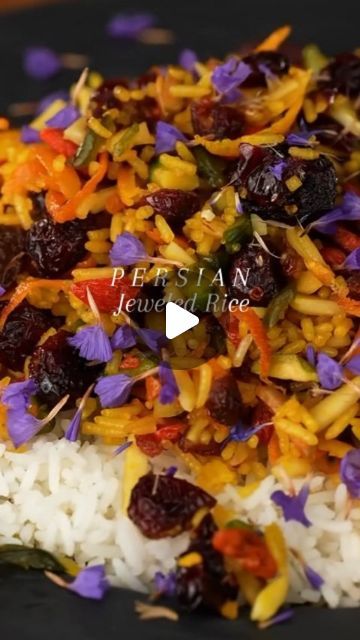 Vegan Bowls™ | Daily Vegan Recipes 🌱 on Instagram: "🍚 This Persian Jeweled Rice doesn't just look fancy, it is also incredibly tasty and has a tempting aroma that you cannot resist.😋🌿🌱

➡️ Follow @veganer.wandel for the complete recipe & procedure.💕👍⭐

#veganbowls #rice #vegan" Tahdig Rice, Jewelled Rice, Persian Jeweled Rice, Jeweled Rice, Jewel Rice Persian, Tadig Persian Rice, Corn Flowers, Vegan Plan, Recipe For 2