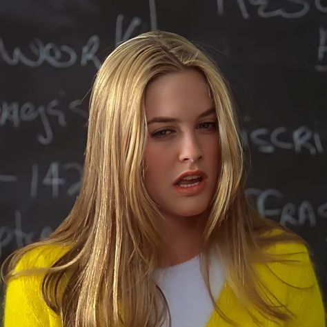 Cher Clueless Haircut Name, Alicia Silverstone Haircut, Cher Horowitz Haircut, Cher Hairstyles Clueless, Cher From Clueless Hair, Cher Clueless Haircut, Clueless Haircut, Cher Horowitz Makeup, Cher Haircut