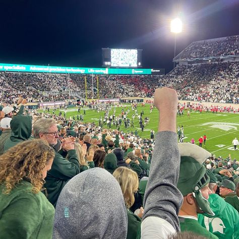 Msu Aesthetic, Msu Football, Campus Aesthetic, 2023 Board, College Ideas, College List, College Aesthetic, College Stuff, Dream College