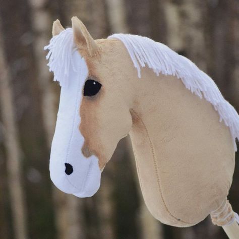 Hobby horse Hobby Horses Diy, Hobby Horse Template, Hobby Horse Pattern Free, Hobby Horse Ideas, Horse Template, Horse Tack Diy, Horse Room, Horse Shop, Stick Horses