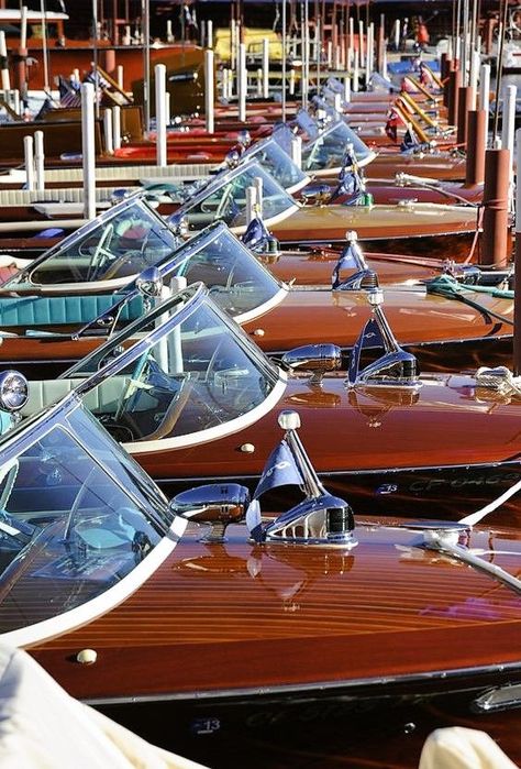 Riva Aquarama, Wooden Speed Boats, Mahogany Boat, Riva Boat, Classic Wooden Boats, Boat Projects, Chris Craft, Yacht Interior, Vintage Boats