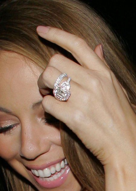 Mariah Carey Engagement Ring, Huge Diamond Rings, Celebrity Engagement Ring, Huge Engagement Rings, Famous Engagement Rings, Royal Engagement Rings, Celebrity Wedding Rings, Dripping In Diamonds, Celebrity Rings