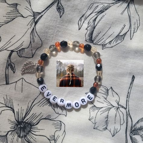 Evermore Eras Tour Bracelets, Evermore Taylor Swift Bracelet Ideas, Evermore Gift Ideas, Willow Friendship Bracelet, Willow Bracelet Taylor Swift, Ivy Friendship Bracelet, Eras Tour Bracelets Evermore, Ivy Bracelet Taylor Swift, Evermore Friendship Bracelet Ideas