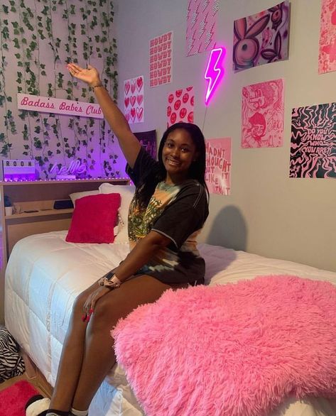 These are the cutest dorm room ideas of 2022. Check out these trendy ideas that college students are obsessed with. Hot Pink Room, Pink Dorm Room Decor, Luxury Dorm Room, Dorm Room Themes, Pink Dorm Rooms, Boho Dorm Room, Dorm Room Styles, Hostel Room, Pink Dorm