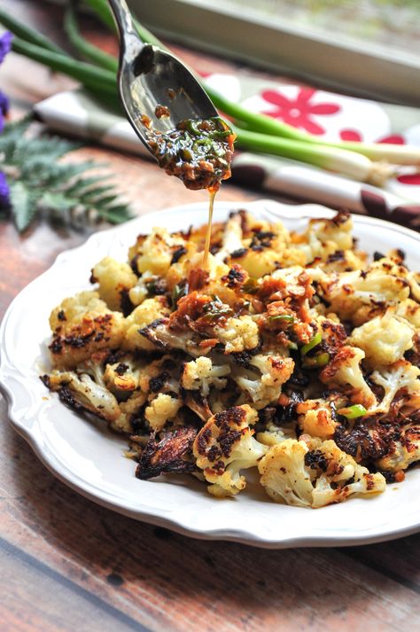 Asian Cauliflower, Soy Ginger, Oven Roasted Cauliflower, One Pot Dinners, Vegan Cauliflower, Ginger Sauce, God Mat, Cauliflower Recipes, Roasted Cauliflower