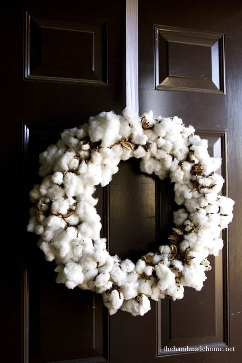 handmade_cotton_wreath Wreath Hanging, Cotton Decor, Easy Diy Wreaths, Autumnal Equinox, Cotton Wreath, Winter Decorations, Cotton Balls, Diy Wreaths, Winter Diy