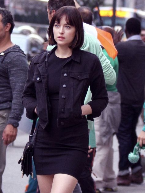 Short Hair Feminine Outfits, Gangsta Wife, Wlw Core, Leila Yavari, Dakota Johnson Style, Mode Boho, Looks Black, Outfit Trends, Black Denim Jacket