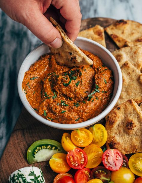 roasted tomato and red pepper dip // brooklyn supper Dip Vegan, Pepper Dip, Red Pepper Dip, Recipes Vegetables, Stuffed Pepper Dip, Vegan Dip, Vegan Roast, Tomato Dip, Meatless Mondays