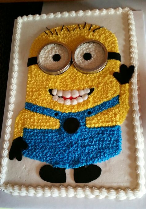 Diy Minion Cake, Minion Birthday Cake Buttercream, Minion Birthday Ideas, Minion Sheet Cake, Minion Birthday Cake, Rectangle Cake, Minion Cupcakes, Minion Birthday Party, Backyard Birthday