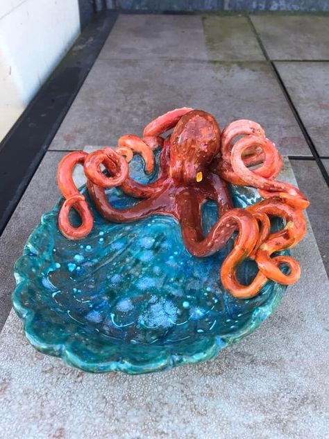 Octopus Pinch Pot, Octopus Pottery Ideas, Ceramic Octopus Sculpture, Air Dry Clay Octopus, Octopus Clay Sculpture, Octopus Ceramics, Octopus Pottery, Ceramic Octopus, Clay Octopus