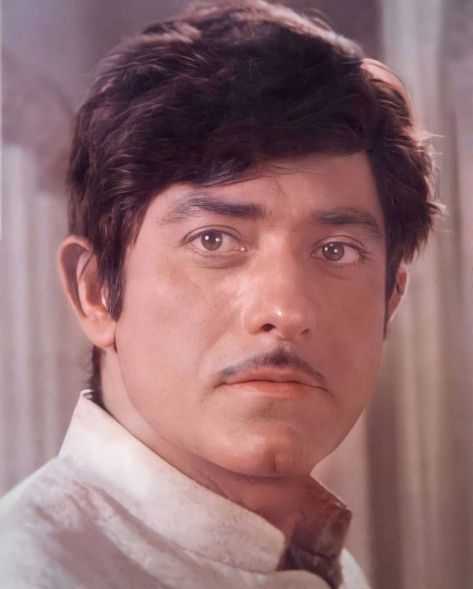 Raaj Kumar, Old Bollywood Actress, Floral Design Drawing, Raj Kapoor, Raj Kumar, Bollywood Retro, Old Film Stars, Poetry For Kids, Indian Wedding Video