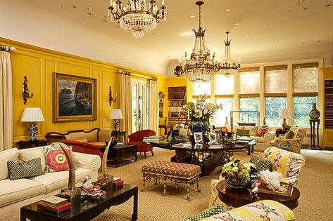 Sala Vintage, Country Living Room Design, French Country Decorating Living Room, Mario Buatta, French Country Living, French Country Bedrooms, French Country Living Room, Yellow Room, Country Living Room