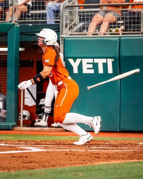 Texas Softball, Alabama Softball, College Softball, College Wallpaper, Softball Life, Ut Austin, Dream School, University Of Texas, Texas Longhorns