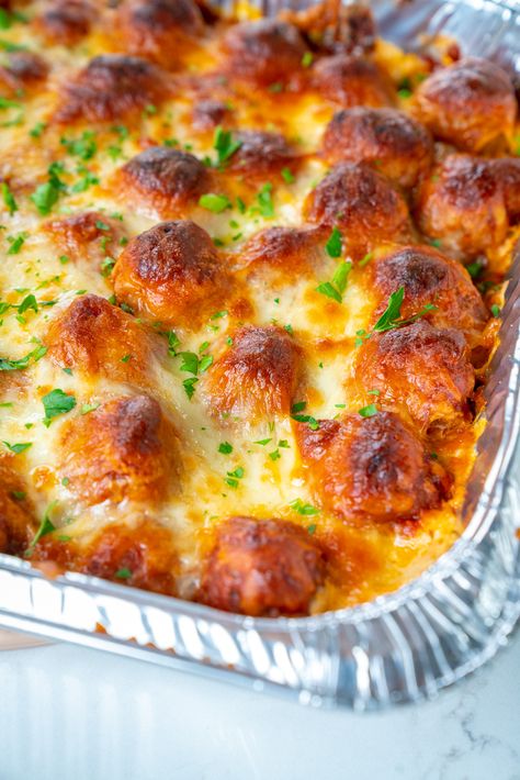 Cooking Panda Recipes, Fast Appetizers Easy, Meatball Sub Casserole, Meatball Casserole Recipe, Cheesy Meatballs, Meatball Casserole, Meatball Sub, Chewy Bread, Cooking Panda