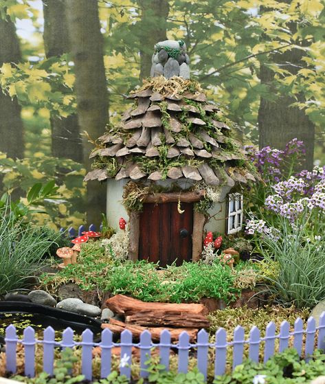 Diy Fairy Garden Ideas Homemade, Garden Ideas Homemade, Fairy Garden Design Ideas, Diy Fairy Garden Ideas, Faerie Garden, Diy Fairy Garden, Fairy House Diy, Tiered Garden, Fairy Gnome