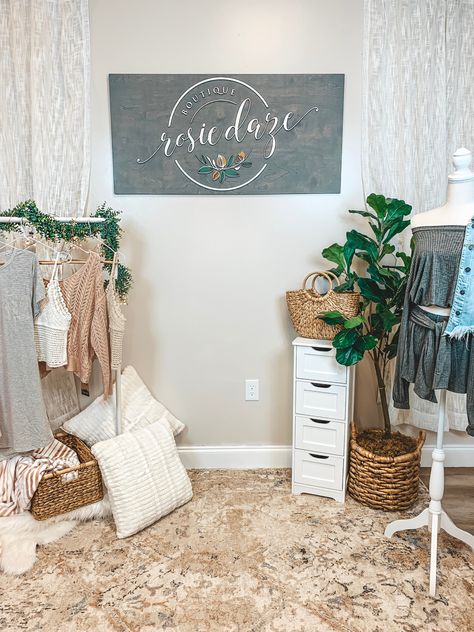 Online Boutique Home Office, Clothing Boutique Backdrop Ideas, Wallpaper For Clothing Store, Boutique Backgrounds, Live Selling, Ladies Clothing Store Interior, At Home Boutique, In Home Boutique Setup, At Home Clothing Boutique Setup