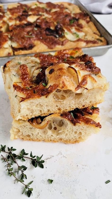 Roasted Garlic, Potato and Caramelized Onion Focaccia - Simple Cooking with Pep Potato Focaccia, Onion Focaccia, Easy Sourdough Discard Recipes, Focaccia Recipes, Breakfast Scones, Foccacia Bread, Onion Bread, Focaccia Bread Recipe, Garlic Roasted Potatoes