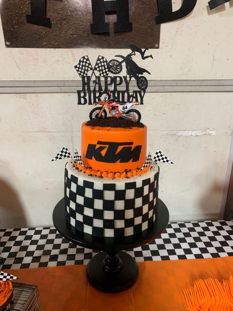 Ktm Birthday Cake, Ktm Birthday Party Ideas, Ktm Birthday Party, Ktm Cake, Dirt Bike Birthday Cake, Bike Birthday Cake, Dirt Bike Cake, Motorcycle Birthday Cakes, Cakes Logo