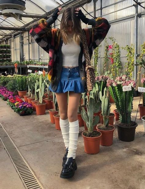 Knee Socks Outfits, Denim Mini Skirt Outfit, Jean Skirt Outfits, Miniskirt Outfits, Swaggy Outfits, Skirt Outfit, Cute Skirts, Casual Fall Outfits, Aesthetic Outfits