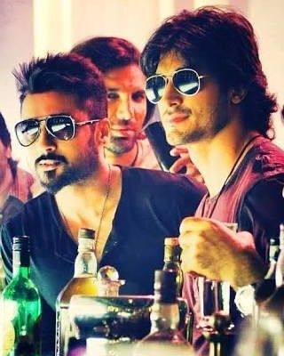 Vidyut Jamwal, Raju Bhai, Actor Photo, Round Sunglass Men, Mens Sunglasses, Wordpress, Actors, Fictional Characters