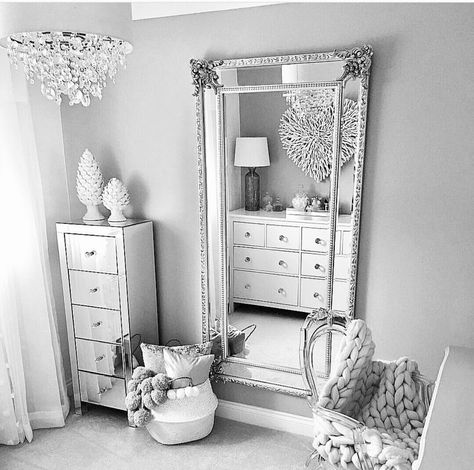 Makeup Room Decor, Mirror Ideas, Dekorasi Kamar Tidur, Beautiful Bedroom, Gray Bedroom, Bedroom Mirror, Stylish Bedroom, Simple Bedroom, Master Bedrooms Decor