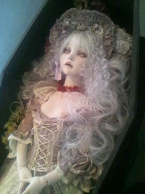 Porcelain Doll Aesthetic, Vampire Doll, Doll Aesthetic, Angel Cake, Fantasy Art Dolls, Vampire Academy, Gothic Dolls, Vampire Knight, Unique Dolls