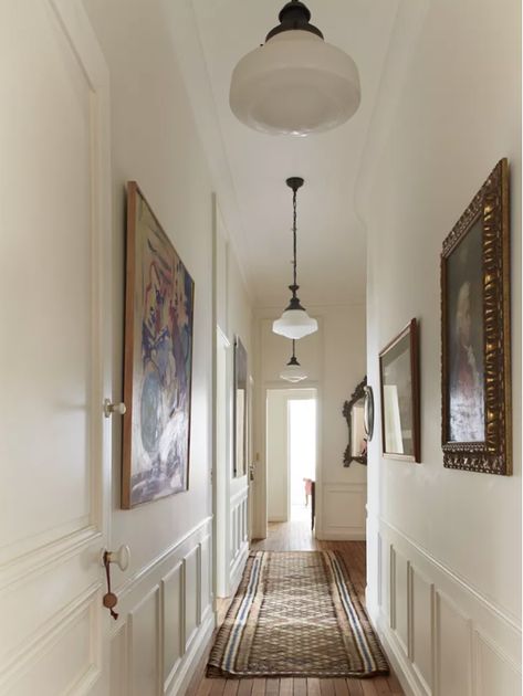 Cottage Hallway, Hallway Makeover, Hallway Wallpaper, Narrow Hallway Ideas, Narrow Hallway Decorating, Old Apartments, Upstairs Hallway, Hallway Design, Entry Hallway