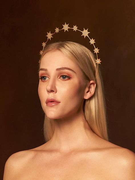 If Helion had a daughter.. Sun Crown Wedding, Bride Halo Crown, Star Halo Crown, Diy Celestial Crown, Star Goddess Outfit, Halo Crown Hairstyles, Diy Halo Headband, Halo Crown Silver, Sun And Moon Goddess Costume