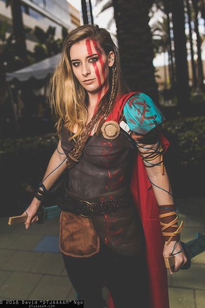 Thor Genderbend, Cosplay Ideas Marvel, Marvel Female Costumes, Marvel Cosplay Women, Lady Thor Costume, Thor Makeup, Marvel Costumes For Women, Avenger Cosplay, Female Marvel Cosplay