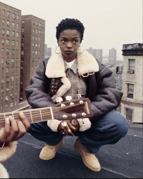 Photographed by Lisa Leone on a Harlem rooftop, 1993. 90s Hip Hop Style, Black American Culture, Lauren Hill, Rooftop Photoshoot, Hailey Clauson, Afrocentric Fashion, Lauryn Hill, Black Femininity, Model Inspo