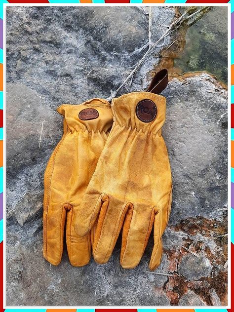 Looking to keep your green thumbs warm this winter? Check out these 5 essential winter gardening glove tips! From choosing the right material to proper sizing, we've got you covered. Don't let the cold weather stop you from enjoying your garden. Stay cozy and stylish with our winter gardening gloves. Work Garage, Gloves Aesthetic, Leather Work Gloves, Garden Boots, Bushcraft Camping, Safety Gloves, Heavy Work, Gardening Gloves, Camping Picnic