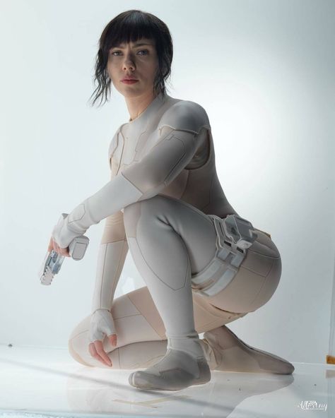 Scarlett Johansson as Motoko Kusanagi from Ghost In The Shell Наташа Romanoff, Motoko Kusanagi, Ghost In The Shell, Natasha Romanoff, Elizabeth Olsen, Denim Jacket Women, Robert Downey Jr, Bobby Brown, Gothic Lolita