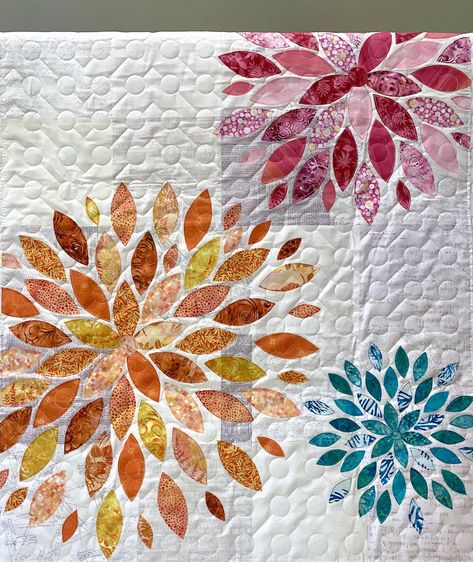 Rebecca Grace Quilting: TGIFF is At My Studio This Week! Modern Scrap Petal Garden Baby Quilt Scrap Petal Quilt, Machine Applique Patterns, Floral Quilt Patterns, Flower Quilt Patterns, Amazing Quilts, Quilt Applique, Quilt In A Day, Applique Quilt Patterns, Flower Quilts