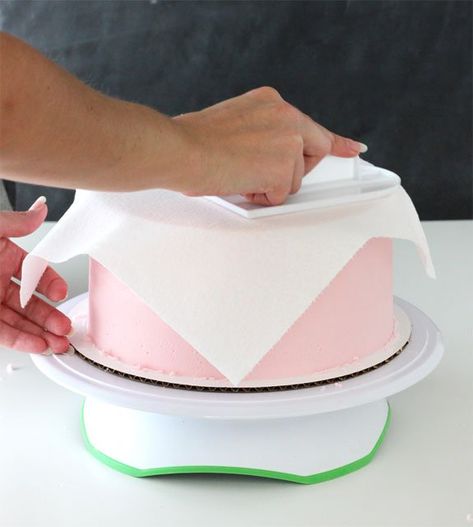 Viva Paper Towels, Decorating A Cake, Fondant Smoother, Smooth Icing, Cake With Buttercream, Smooth Cake, Icing Tips, Creative Cake Decorating, Best Chocolate Cake