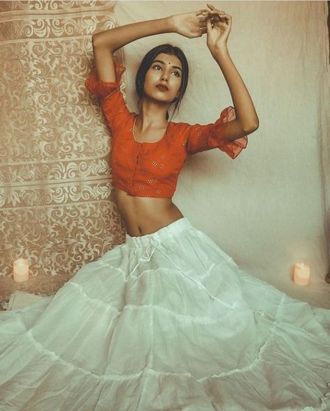 Mansi Ugale, Traditional Shoot, Long Skirt Fashion, Photos Inspo, Fashion Shoot, Shoot Ideas, Photo Inspo, Skirt Fashion, Long Skirt