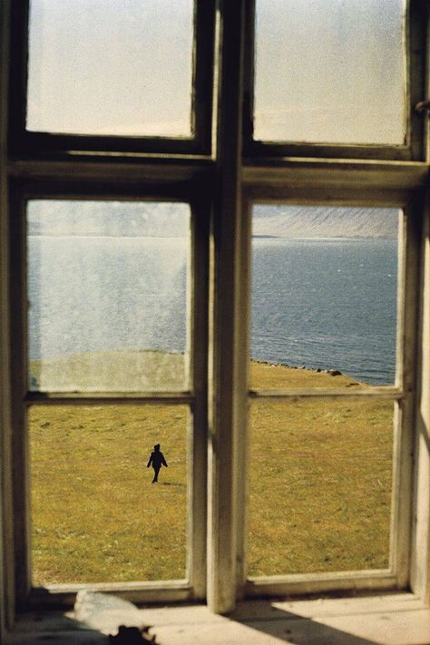 Joseph Charroy - Islande An Open Window, Andrew Wyeth, Foto Art, Open Window, Cinematic Photography, Snl, The Grass, Photography Inspo, Trinidad