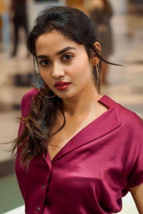 teju ashwini wallpaper Teju Ashwini, Tanya Ravichandran, Girl Crush Fashion, Beautiful Smile Women, Beautiful Smile, Desi Beauty, Stylish Girl, Red Dress