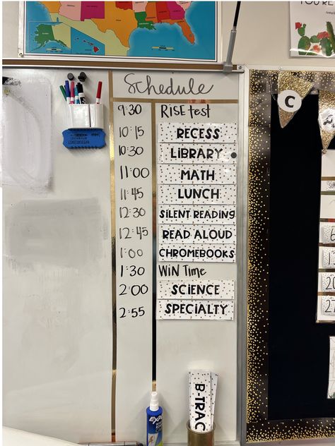 Classroom Smartboard Setup, Fourth Grade Classroom Set Up, Class Schedule Ideas, 6th Grade Classroom Set Up, Classroom Whiteboard Organization, 5th Grade Classroom Setup, Year 3 Classroom, 4th Grade Classroom Setup, Teacher Desk Areas