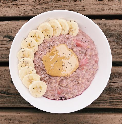 Pink Oatmeal, Bon Appetite, Banana Oatmeal, Big Bowl, Pretty Food, Breakfast Ideas, Food Food, Bon Appetit, Food Ideas