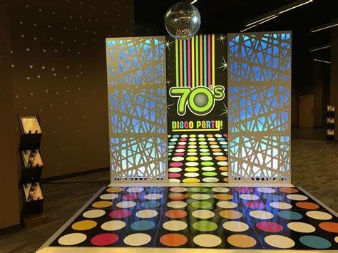 photo of 70's party decoration - Yahoo Search Results 70s Party Theme Decorations, 70s Theme Party Decorations, Disco Theme Parties, 70s Dance, Retro Party Decorations, 70s Party Decorations, 70s Party Theme, Disco Theme Party, 70s Theme Party