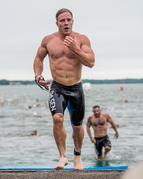 Noah Ohlsen at the 2017 CrossFit Games Run Swim Run Run 1.5 miles Swim 500 meters Run 1.5 miles Male Motivation, Fit Bodies, Crossfit Games, Tactical Gear, Triathlon, On Earth, Mens Fitness, Crossfit, Swim Trunk