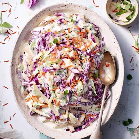 Jamie Oliver's Coleslaw Recipe Coleslaw Recept, Easy Coleslaw, Vegan Coleslaw, Coleslaw Salad, Coleslaw Dressing, Homemade Coleslaw, Vegetarian Cabbage, Slaw Recipes, Coleslaw Mix