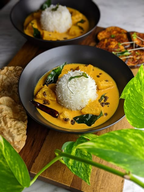 Pineapple Coconut Curry, Vegan Pineapple Curry, Meen Curry Kerala, Pineapple Curry Recipe, Mango Fish Curry Kerala, Pineapple Fish, Parippu Curry Kerala Style, Sri Lankan Cashew Curry, Banana Curry