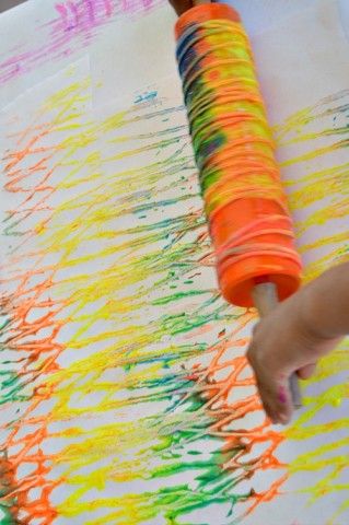 art activities for kids with rolling yarn Bet You could do this with dried/used corn cobs and toss it all out when done! - pgh Art Activities For Kids, Toddler Art, Reggio Emilia, Preschool Art, Teaching Art, Toddler Crafts, Art Activities, School Crafts, Arts And Crafts For Kids