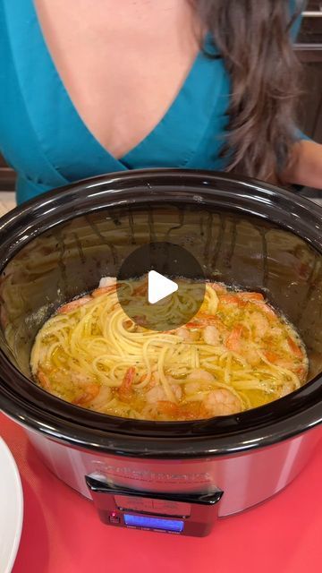 Crockpot Shrimp Scampi, Slow Cooker Recipes Shrimp, Shrimp Slow Cooker, Crock Pot Shrimp, Shrimp Linguine Recipe, Shrimp Scampi Pasta Recipes, Frozen Shrimp Recipes, Dinner Shrimp, Easy Crockpot Recipes Healthy